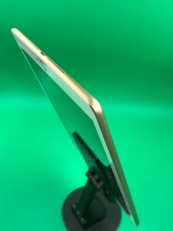 �������� iPad ��5���� Wi-Fi+Cellular 32GB �������  KDDI