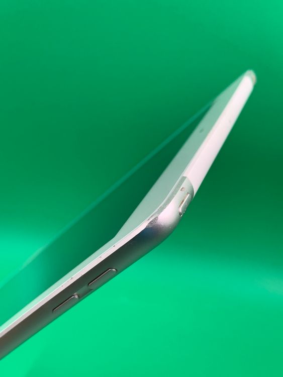 ���վ��ѥͥ뿷�� iPad ��6���� Wi-Fi+Cellular 32GB SIM�ե꡼