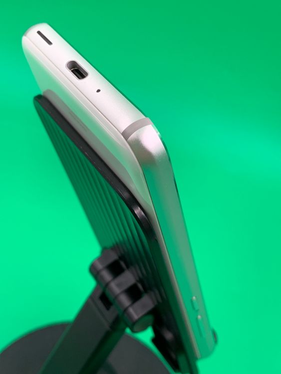 ������ AQUOS R compact 32GB �ۥ磻�� SIM�ե꡼ KDDI ��