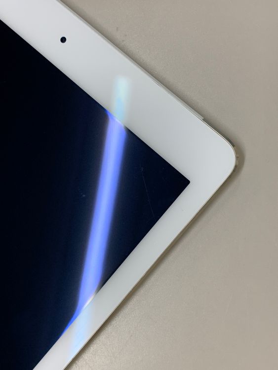 ������ iPad Air ��2���� Wi-Fi+Cellular 128GB ��������95% au��
