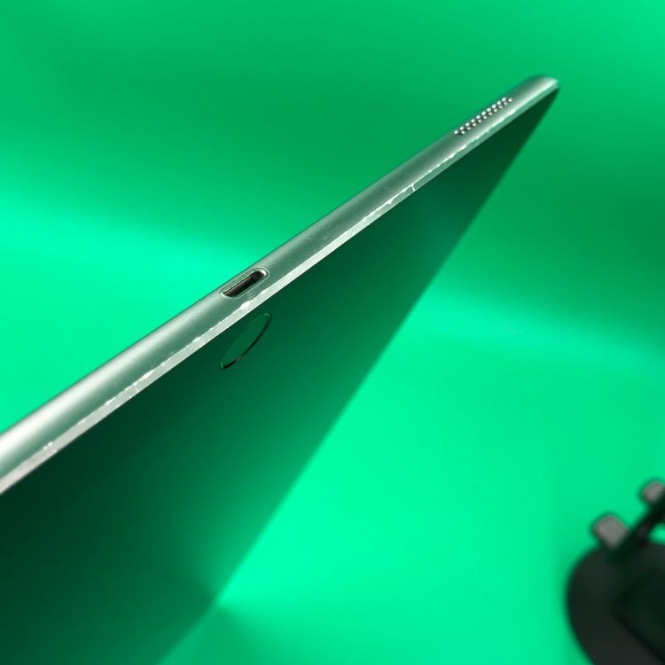 �����iPadPro 12.9����� ��2���� Wi-Fi+Cellular 64GB au�� H2