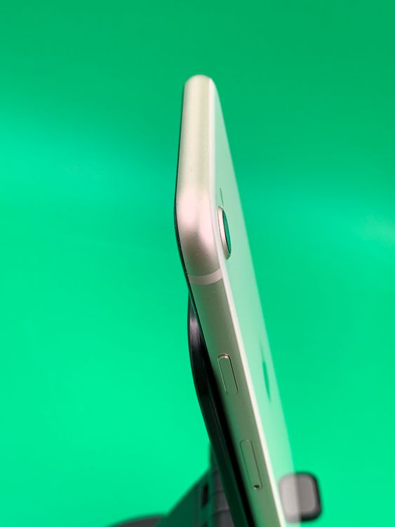 �����ʡ� ������ iPhone SE ��3���� 256GB �������饤�� ��������100%