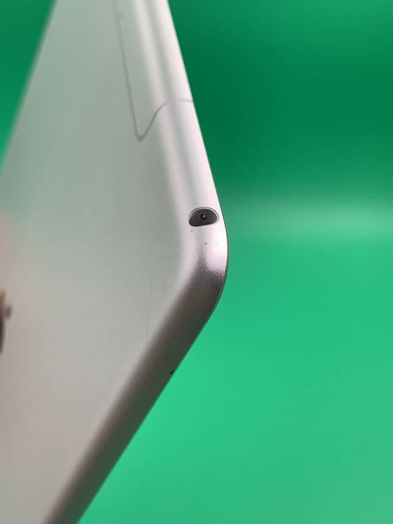 ������ iPad Air ��3���� Wi-Fi+Cellular 256GB  au �� H2