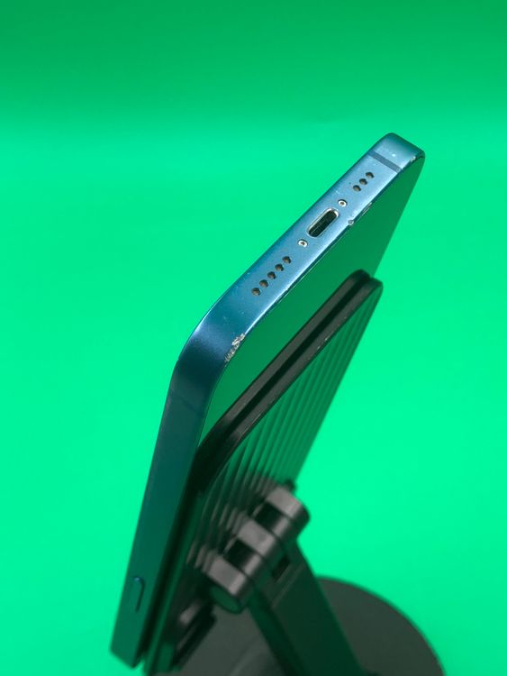 ���Хåƥ꡼���� iPhone 13 256GB �������饤�� ��������100% KDDI ��