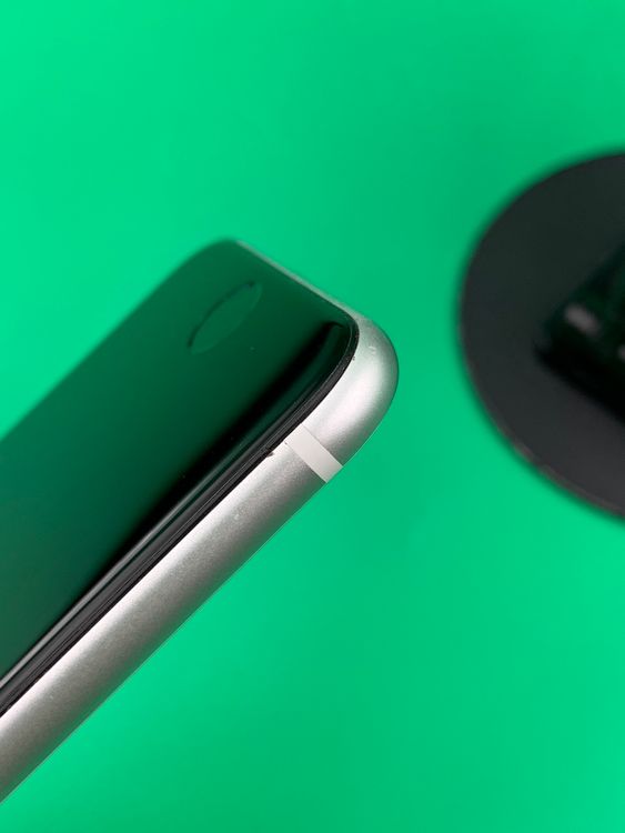 ������ iPhone SE ��2���� 128GB �ۥ磻�� SIM�ե꡼ ��������100%