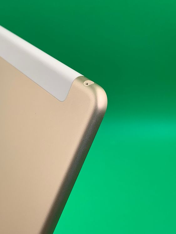 ������ iPad Air ��2���� Wi-Fi+Cellular 16GB ������� KDDI ��