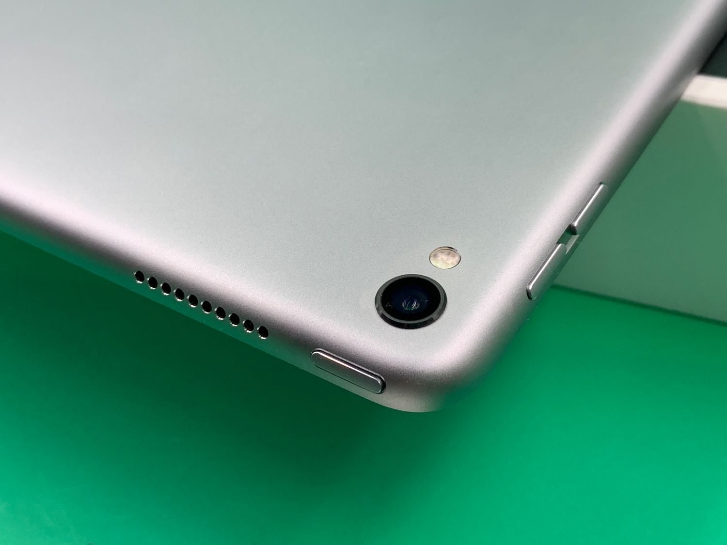 ムスビー｜☆美品 iPad Pro 12.9 第2世代 Wi-Fi 256GB スペースグレー 