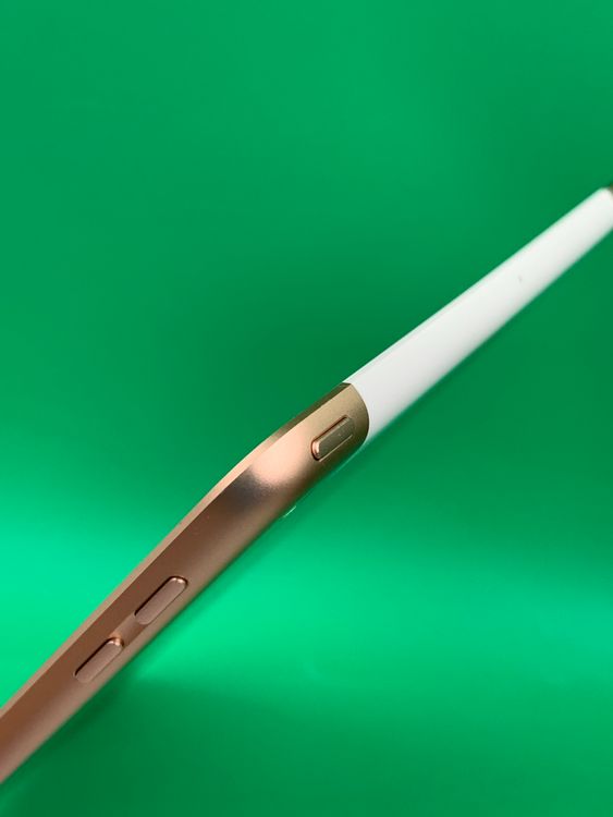 ������ iPad ��6���� Wi-Fi+Cellular 32GB ������� KDDI ��