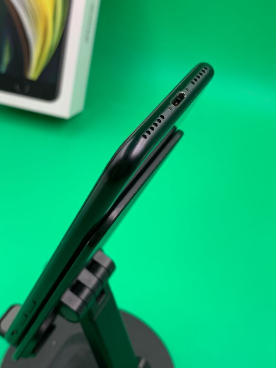 ������ iPhone SE ��2���� 64GB �֥�å� ��������100%  KDDI ��