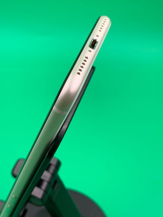 �����ʡ� ������ iPhone SE ��3���� 256GB �������饤�� ��������100%