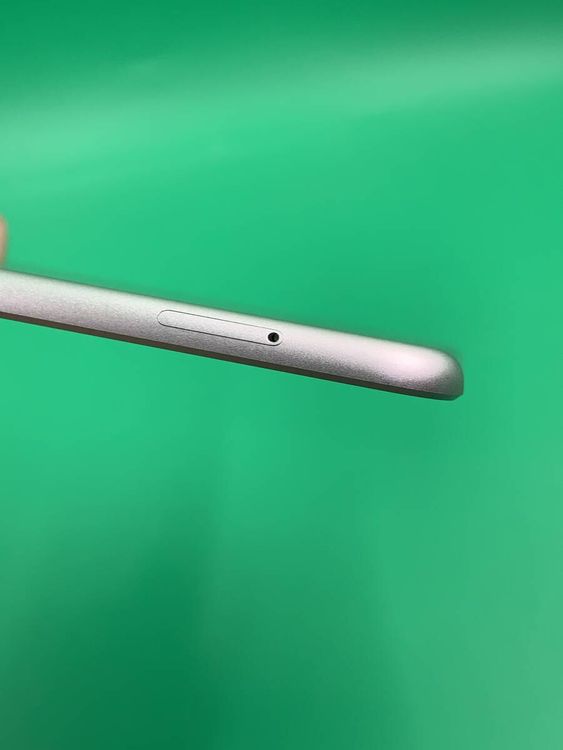 ������ iPad Air ��3���� Wi-Fi+Cellular 256GB  au �� H2