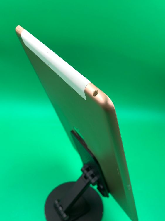 ���Хåƥ꡼���� iPad ��7���� Wi-Fi+Cellular 32GB ������� KDDI ��