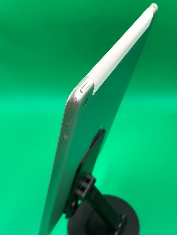 ����� iPad ��5���� Wi-Fi+Cellular 32GB ����С�  docomo ��