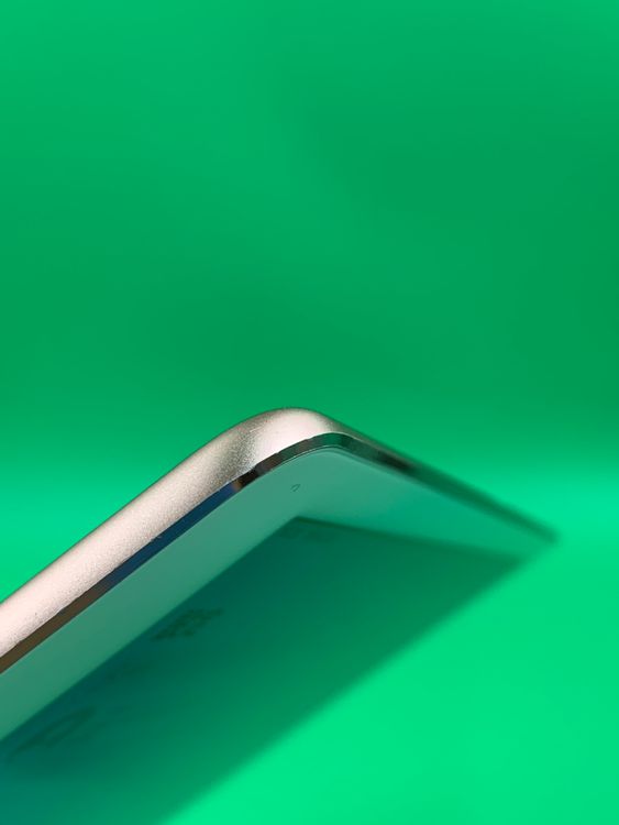 iPad Pro 9.7����� Wi-Fi+Cellular 32GB ������������� KDDI ��