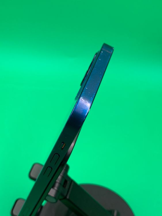 ���ѥͥ롦�Хåƥ꡼���� iPhone 12 64GB �֥롼 KDDI ��