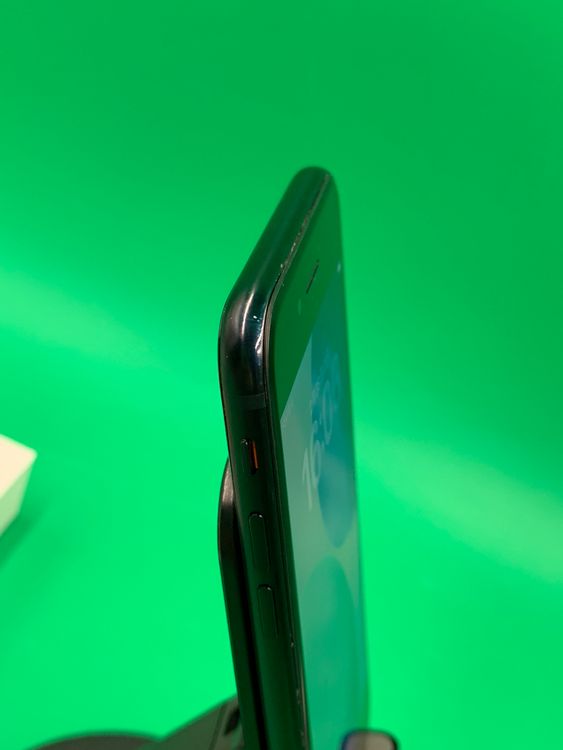 �������� iPhone SE ��3���� 64GB �ߥåɥʥ���  docomo ��