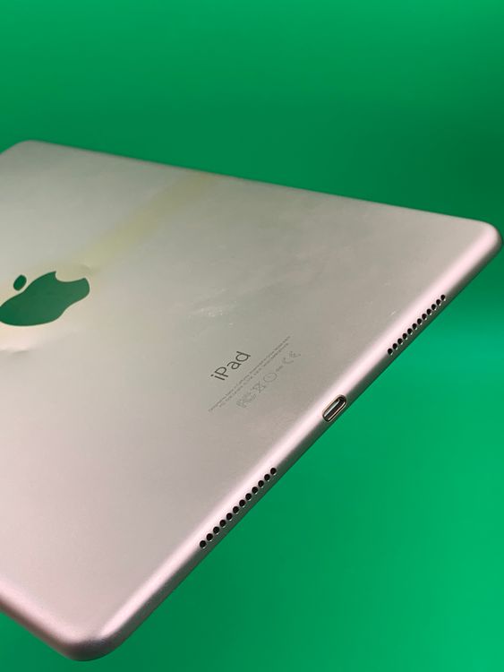����� iPad Pro 9.7����� ��1���� Wi-Fi+4G 32GB KDDI�� H2