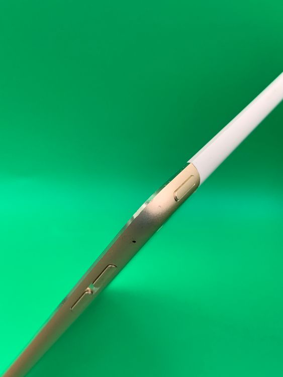 ����� iPad Air ��2���� Wi-Fi+Cellular 16GB ������� KDDI ��