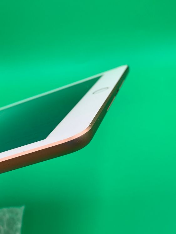 �� ������ iPad ��6���� Wi-Fi + Cellular 32GB �������  KDDI ��