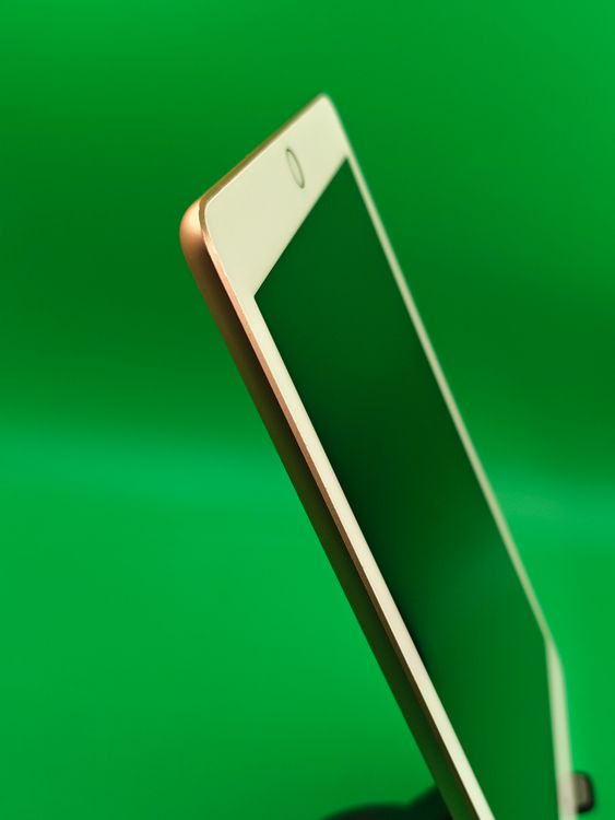 ���Хåƥ꡼���� iPad ��6���� Wi-Fi 128GB ������� SIM�ե꡼