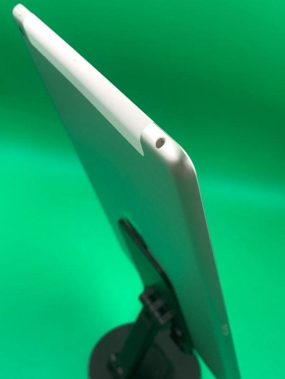 ������ iPad ��9���� Wi-Fi+Cellular 64GB ����С� KDDI ��