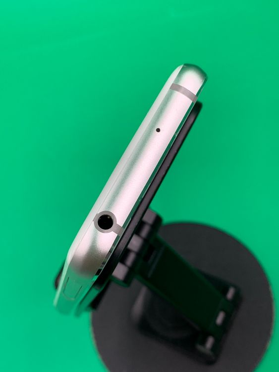 ������ AQUOS R compact 32GB �ࡼ��ۥ磻��SIM�ե꡼ KDDI ��