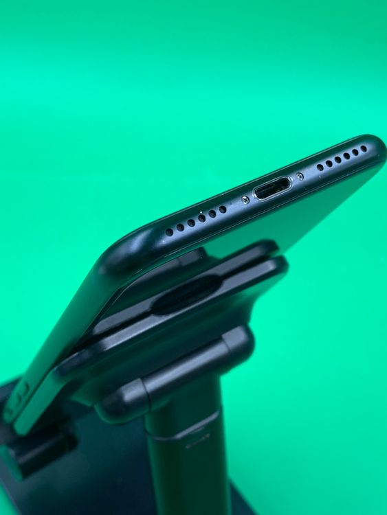 ������ iPhone SE ��3���� 64GB �ߥåɥʥ��� ��������100% au ��