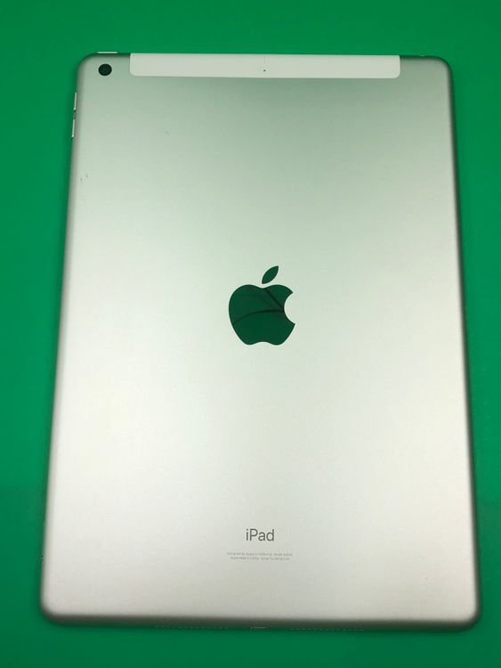 ������ iPad ��9���� Wi-Fi+Cellular 64GB ����С� KDDI ��