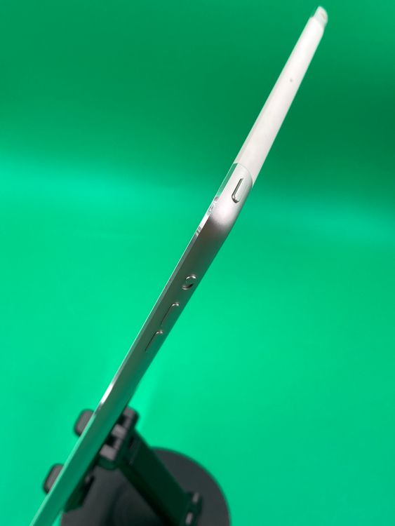 ������ iPad Air ���� Wi-Fi+Cellular 16GB ��������94% KDDI ��