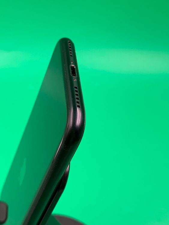 ����� iPhone SE ��2���� 64GB SIM�ե꡼ ��������83% docomo ��