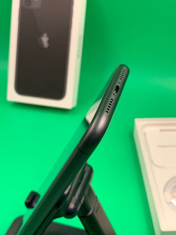������ iPhone 11 256GB �֥�å� SIM�ե꡼ ��������100% au ��