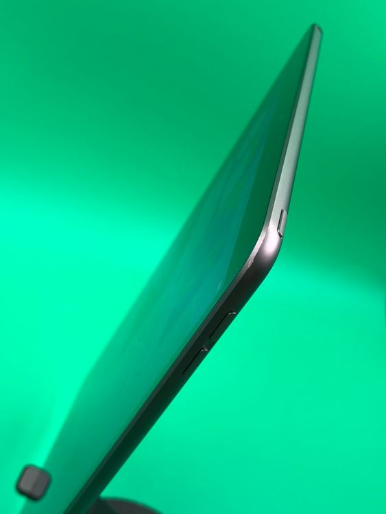 ����� iPad Air ��3���� Wi-Fi 64GB NUUJ2J/A ���ڡ������쥤