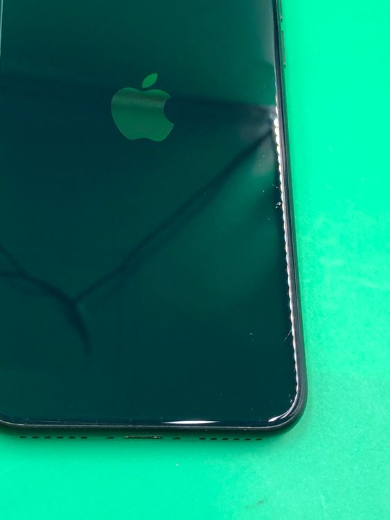 ����� iPhone SE ��3���� 128GB �ߥåɥʥ��� KDDI ��