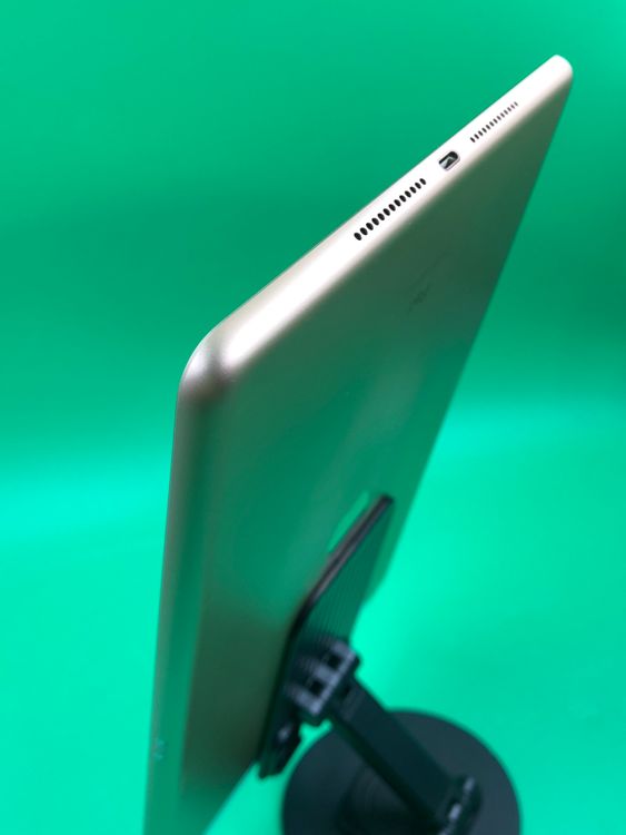 ���Хåƥ꡼���� iPad ��7���� Wi-Fi+Cellular 32GB ������� KDDI ��