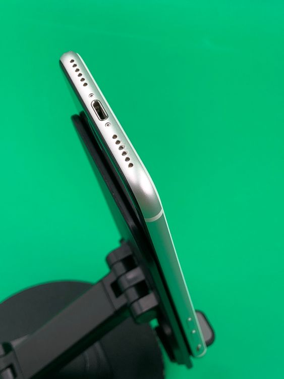 �������� iPhone SE ��2���� 64GB �ۥ磻�� SIM�ե꡼ SoftBank ��