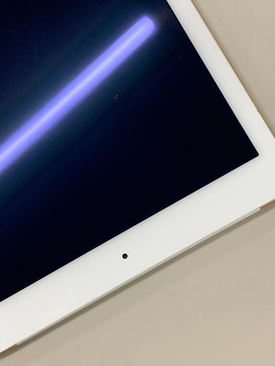 ������ iPad Air ��2���� Wi-Fi+Cellular 16GB ������� KDDI ��