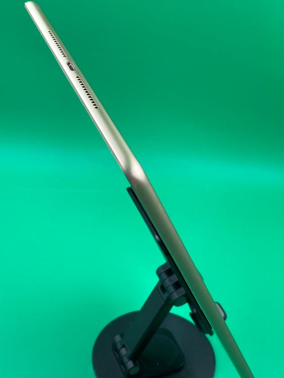 �����ʡ��Хåƥ꡼���� iPad ��5���� Wi-Fi 32GB �������