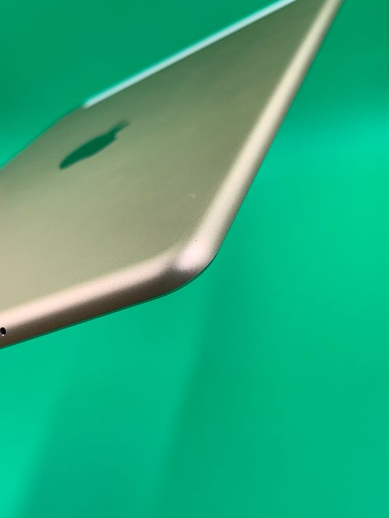  iPad Air 2 Wi-Fi+Cellular 64GB  KDDI 