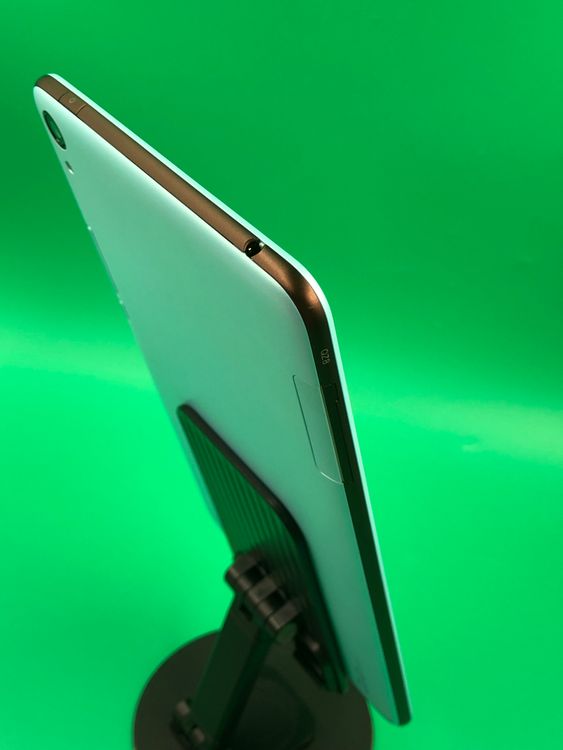 ������ Qua tab QZ8 32GB �֥롼 SIM�ե꡼ au �� KYT32