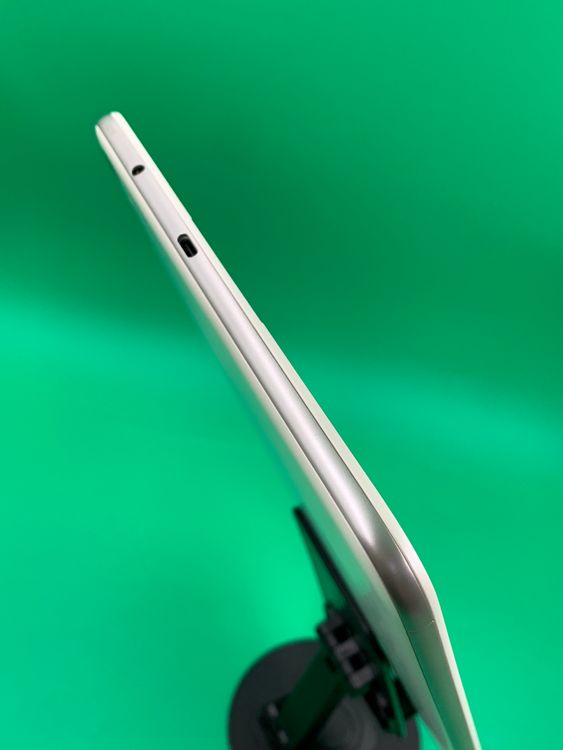 ������ Qua tab QZ10 32GB ���������ɹ� KDDI �� KYT33 �ۥ磻��