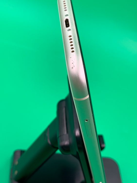 ���Хåƥ꡼���� iPhone 11 128GB �ۥ磻�� ��������100%