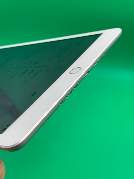 ������ iPad ��8���� Wi-Fi+Cellular 32GB SIM�ե꡼ docomo ��