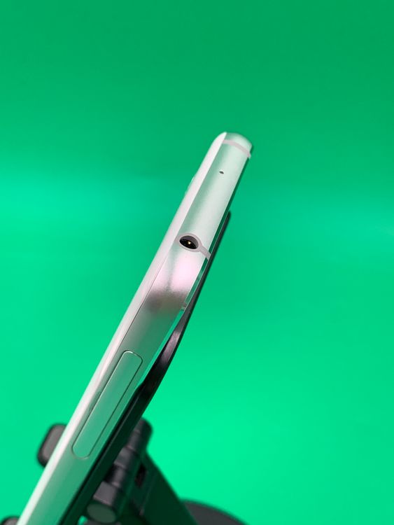 ������ AQUOS R compact 32GB �ۥ磻�� SIM�ե꡼ KDDI ��