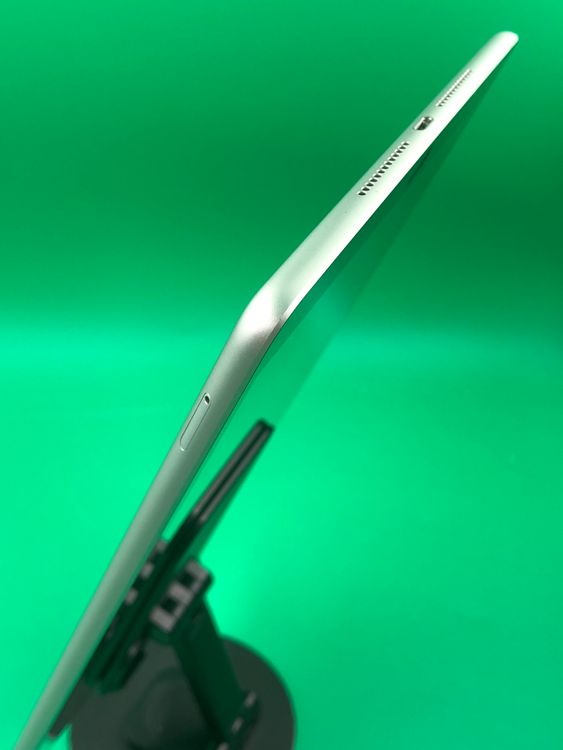 ������ iPad ��9���� Wi-Fi+Cellular 64GB ����С� KDDI ��