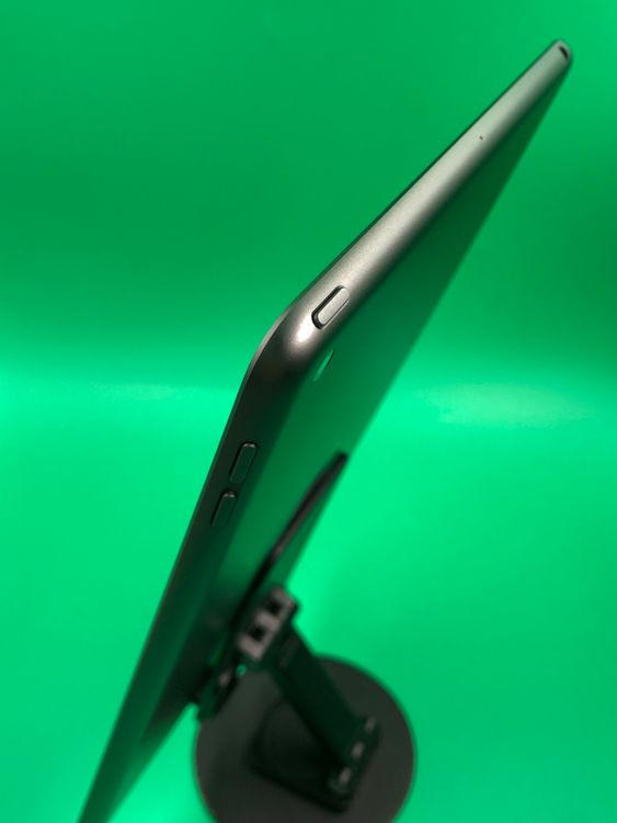 ������ iPad ��8���� Wi-Fi 32GB ���ڡ������졼 SIM�ե꡼