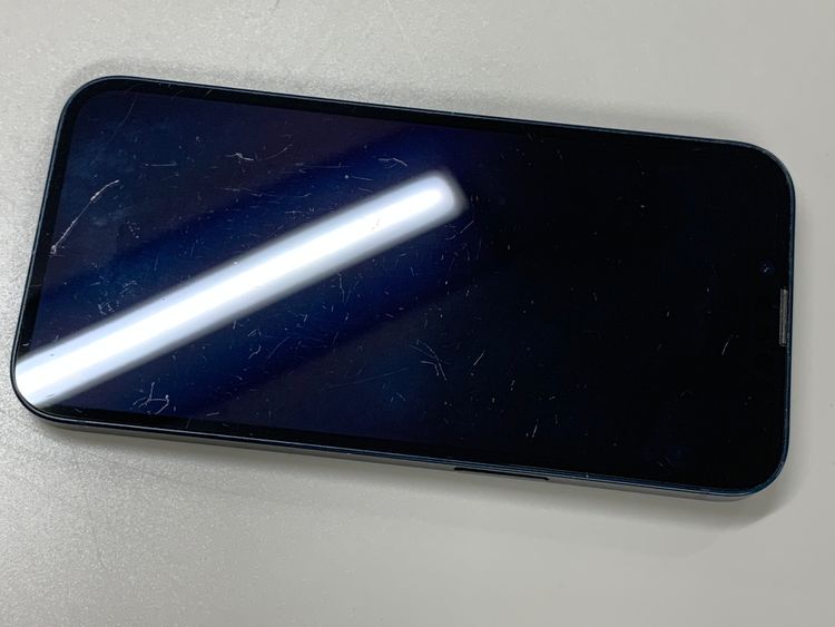 ���Хåƥ꡼���� iPhone 14 256GB �ߥåɥʥ��� Softbank ��