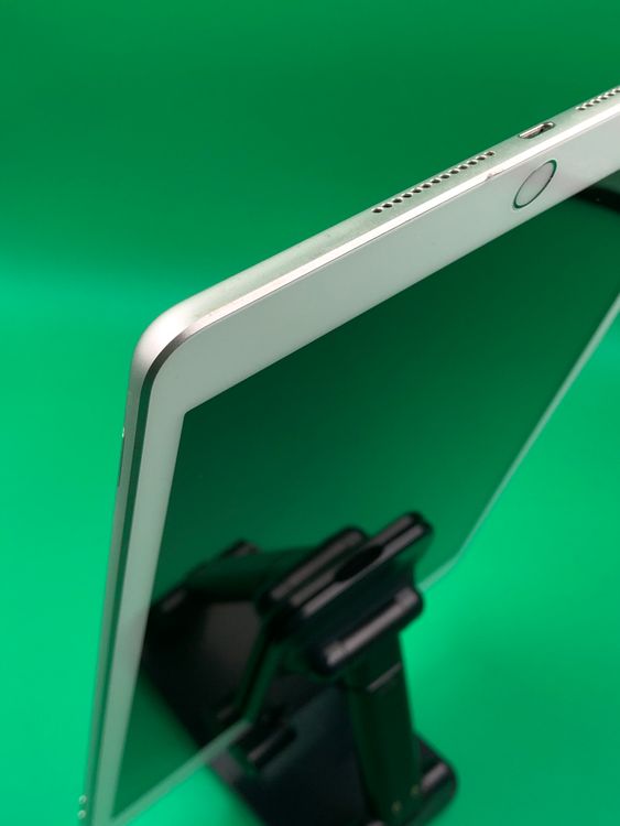 ����� iPad ��8���� Wi-Fi+Cellular 32GB ����С� docomo ��