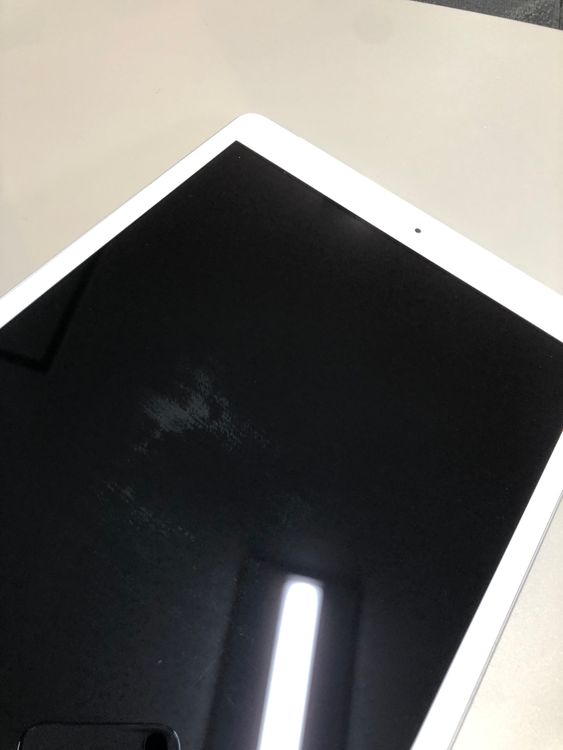 �����礤���� iPad ��7���� Wi-Fi+Cellular 32GB ����С� KDDI ��
