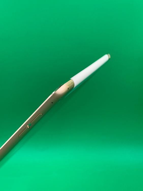 ������ iPad Air ��2���� Wi-Fi+Cellular 16GB ������� KDDI ��