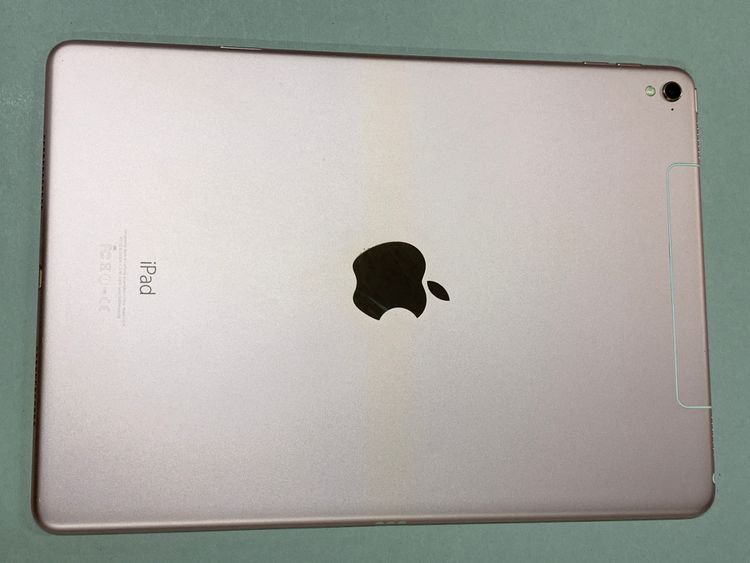 iPad Pro 9.7����� Wi-Fi+Cellular 32GB ������������� KDDI ��